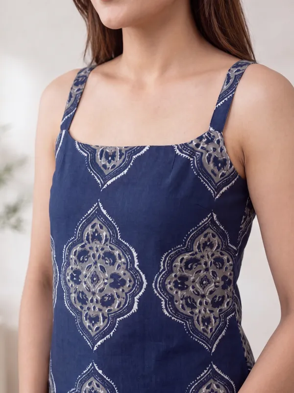 Navy_Printed_Sleeveless_Top_for_Women