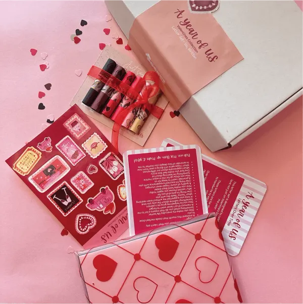 A_Year_Of_Us_Monthly_Love_Letter_Box