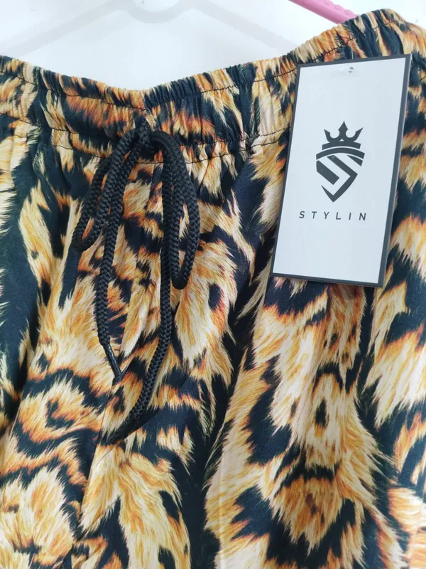 Leopard_Print_Rayon_Relaxed_Fit_Animal_Print_Palazzo_Pant_For_Women