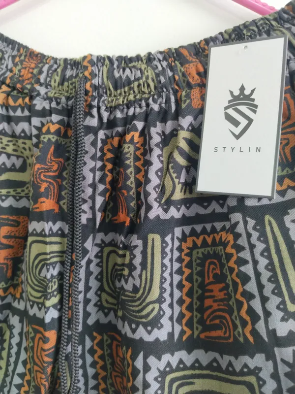 Black_Rayon_Relaxed_Fit_Geometric_Print_Palazzo_Pant_For_Women