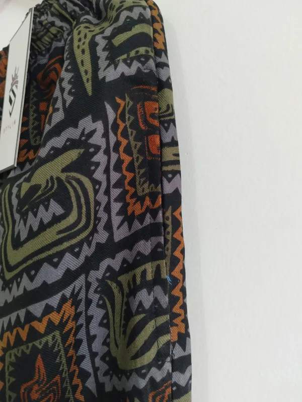 Black_Printed_Relaxed_Fit_Pants_for_Men