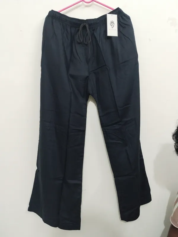 Black_Rayon_Straight_Fit_Solid_Palazzo_Pant_For_Women