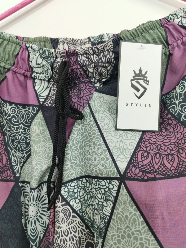 Multicolor_Rayon_Relaxed_Fit_Geometric_Print_Palazzo_Pant_For_Women