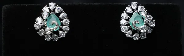 Pear_Bloom_Sparkle_Studs