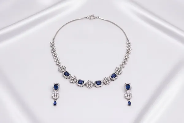 Florette_Glam_Necklace_Set