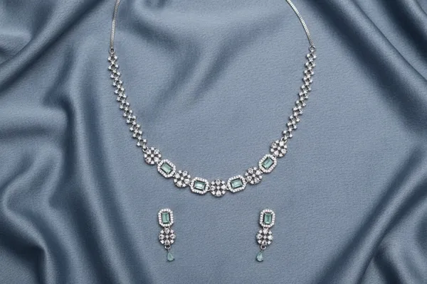 Florette_Glam_Necklace_Set