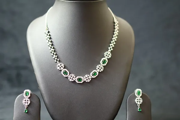 Florette_Glam_Necklace_Set