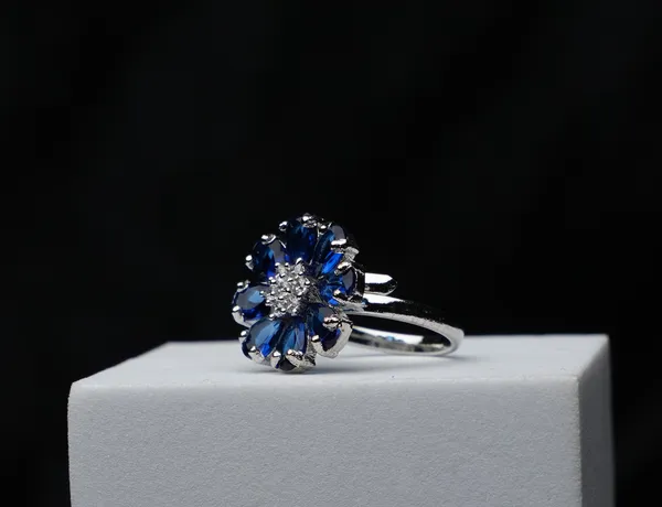 Petal_Radiance_Ring