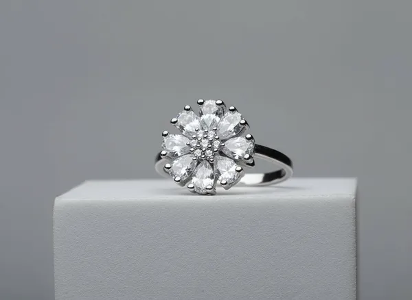 Petal_Radiance_Ring