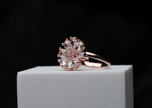Petal_Radiance_Ring