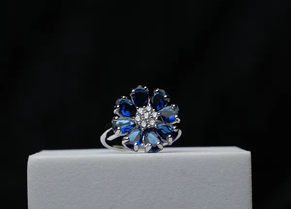 Petal_Radiance_Ring