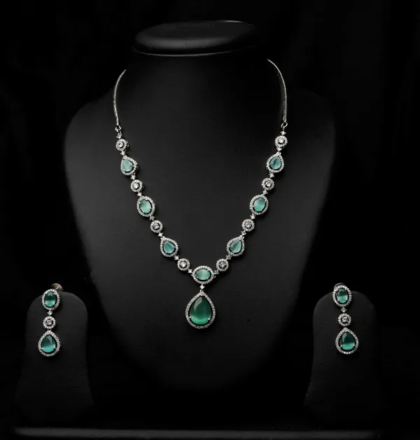 Mint_Glow_Necklace_Set