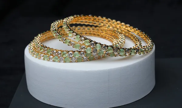 Luna_Mint_Glow_Bangle_Set