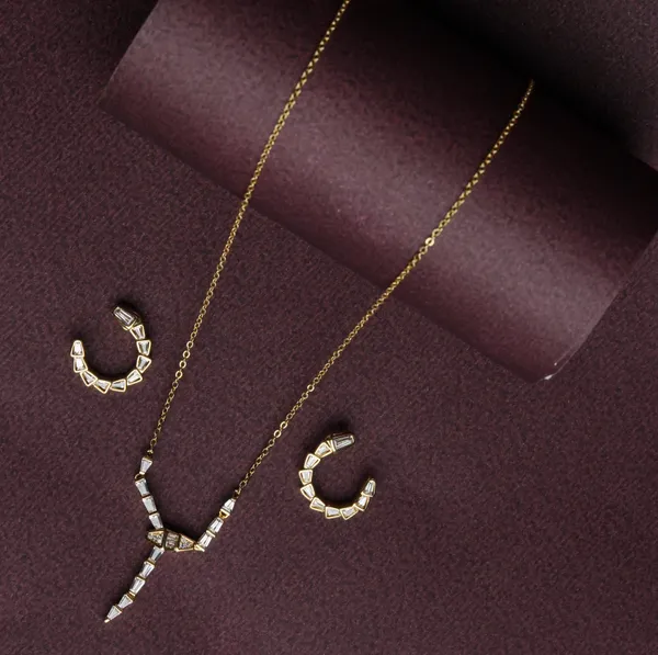Snake_Curve_Sparkle_Pendant_Set