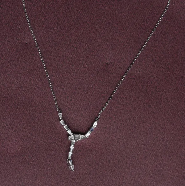 Snake_Curve_Sparkle_Pendant_Set