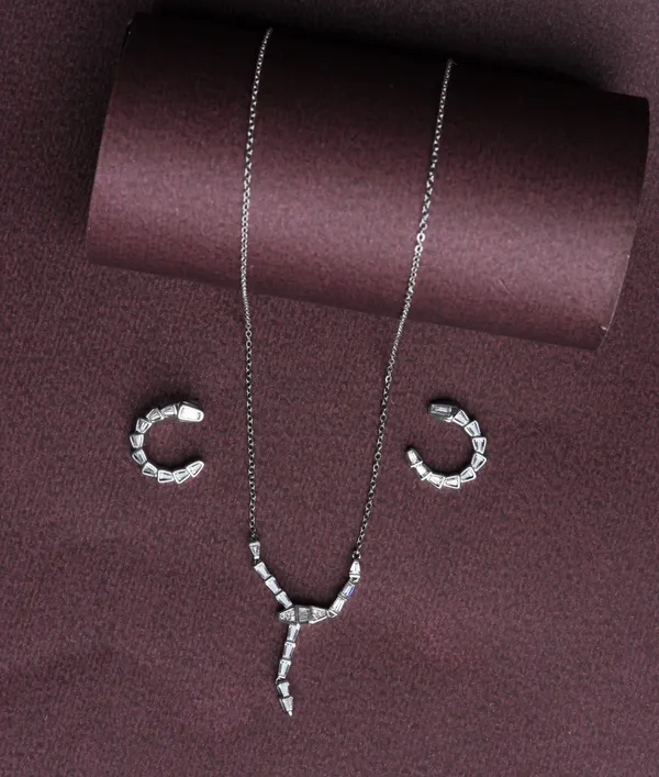 Snake_Curve_Sparkle_Pendant_Set