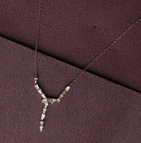 Snake_Curve_Sparkle_Pendant_Set