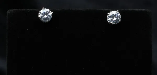 Elegant_Solitaire_Studs