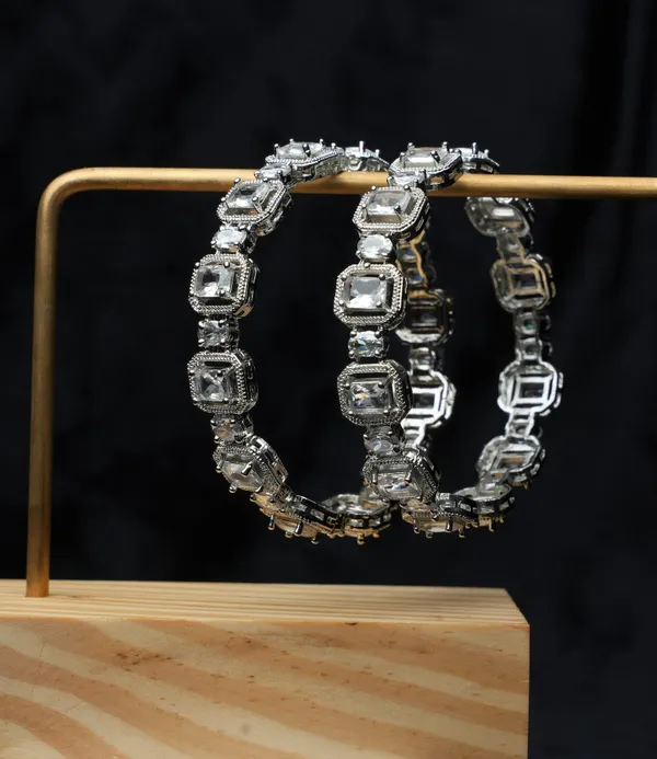 Regal_Radiance_Bangle_Set