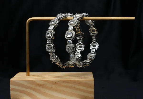Regal_Radiance_Bangle_Set