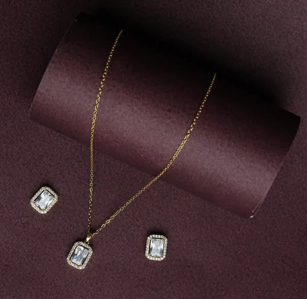 Timeless_Sparkle_Pendant_Set