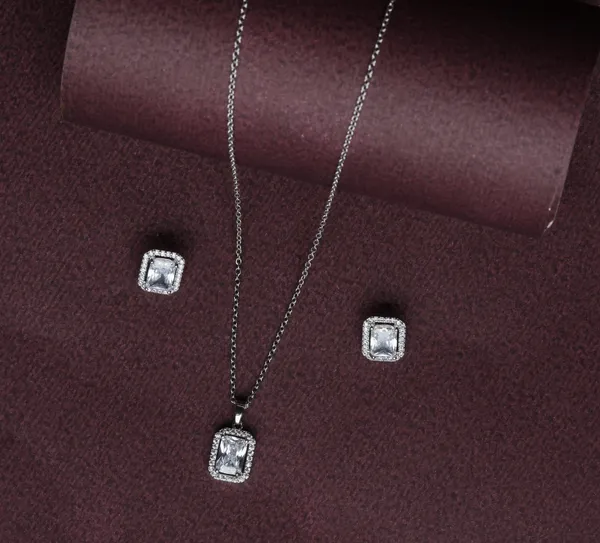 Timeless_Sparkle_Pendant_Set