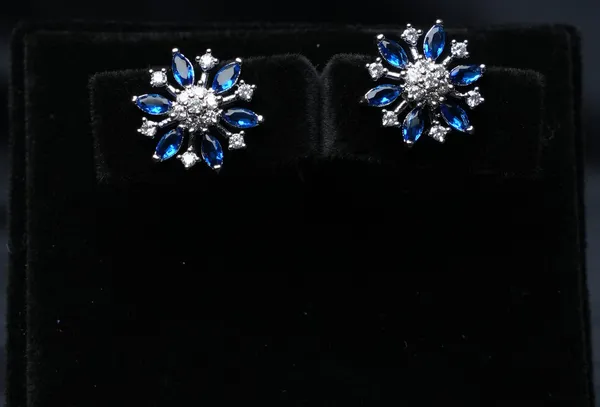 Floral_Radiance_Stud_Earrings