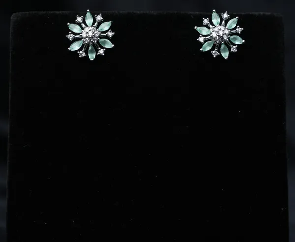 Floral_Radiance_Stud_Earrings
