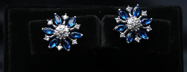 Floral_Radiance_Stud_Earrings