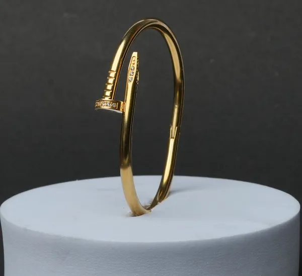 Nail_Grace_Luxe_Bracelet