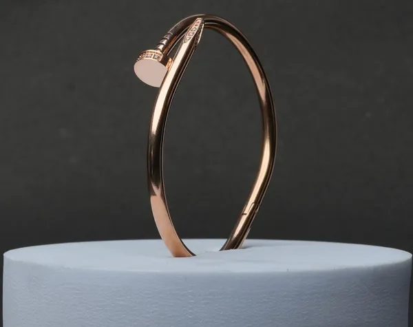 Nail_Grace_Luxe_Bracelet