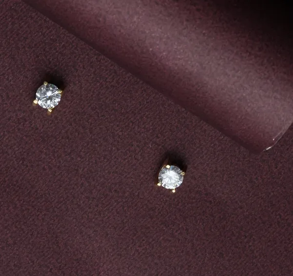 Classic_Square_Halo_Sparkle_Pendant