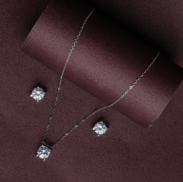 Classic_Square_Halo_Sparkle_Pendant