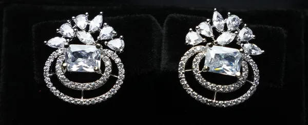 Regal_Halo_Drop_Studs