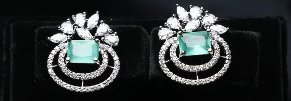 Regal_Halo_Drop_Studs