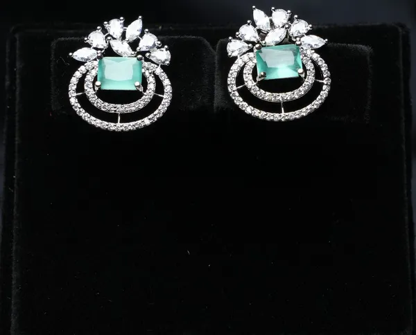 Regal_Halo_Drop_Studs