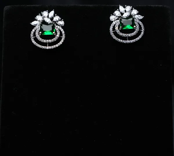 Regal_Halo_Drop_Studs