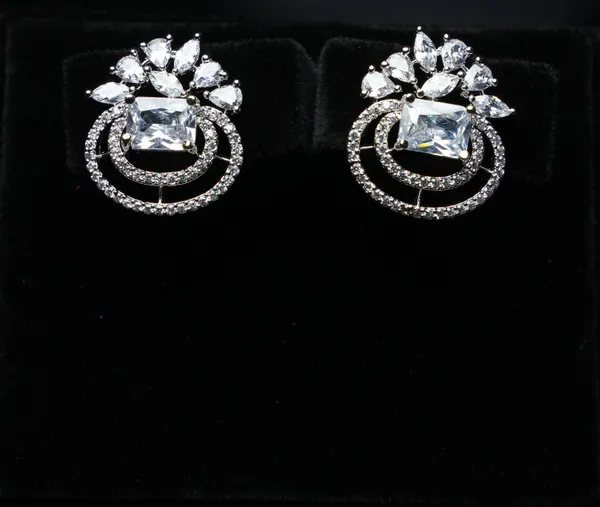 Regal_Halo_Drop_Studs