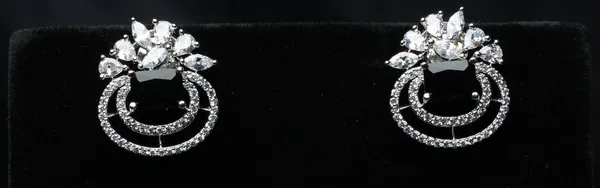 Regal_Halo_Drop_Studs