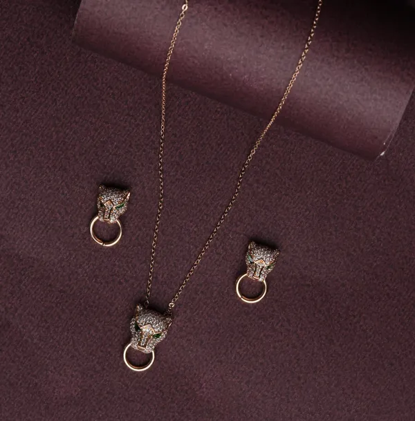 Midnight_Panther_Halo_Pendant_Set