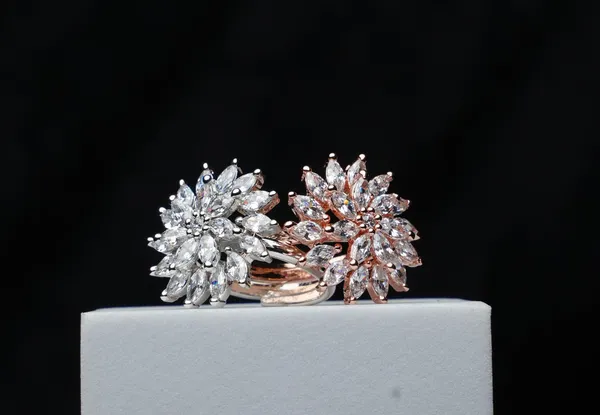 Daisy_Radiance_Ring