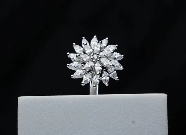 Daisy_Radiance_Ring