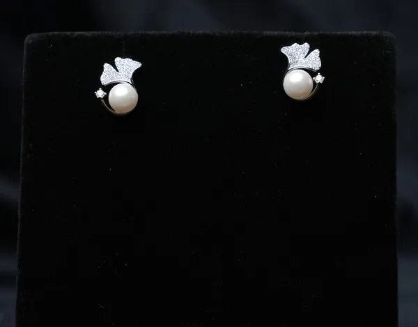 Pearl_Whisper_Studs