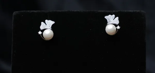 Pearl_Whisper_Studs