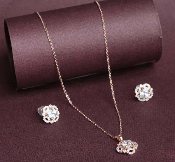 Floral_Halo_Spark_Pendant