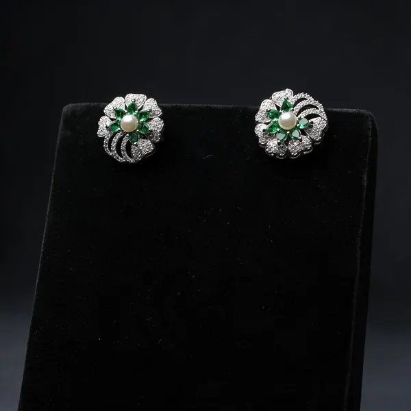 Dazzle_Bloom_Pearl_Studs