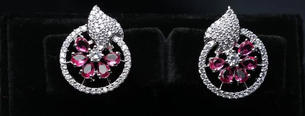 Elegant_Leaf_Halo_Stud_Earrings