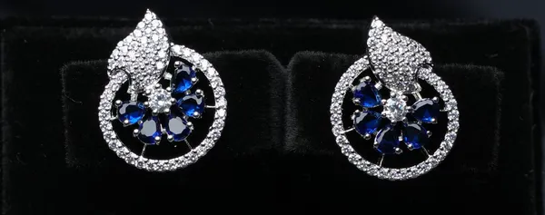 Elegant_Leaf_Halo_Stud_Earrings