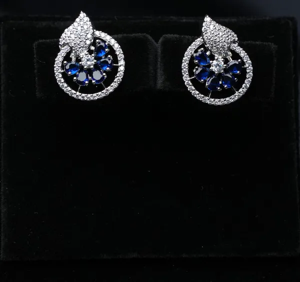 Elegant_Leaf_Halo_Stud_Earrings