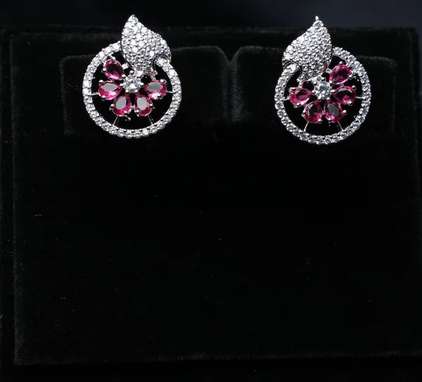 Elegant_Leaf_Halo_Stud_Earrings